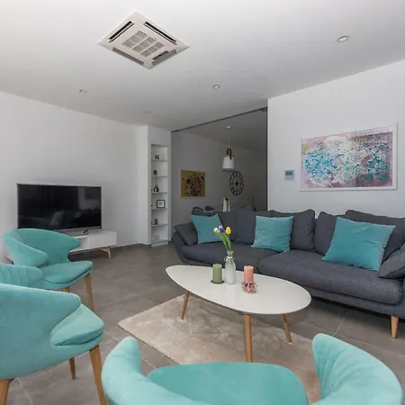 Mila * 马卡尔斯卡